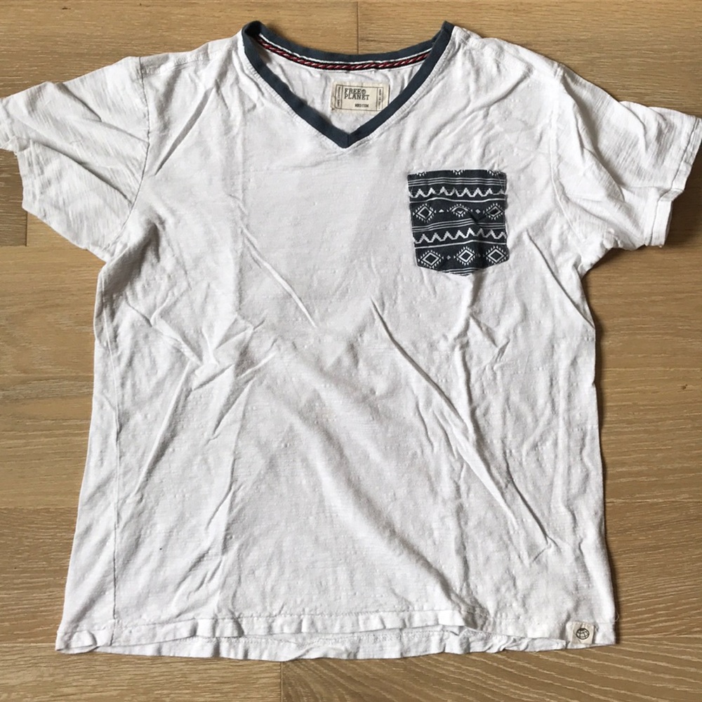 V neck Tee with pocket print